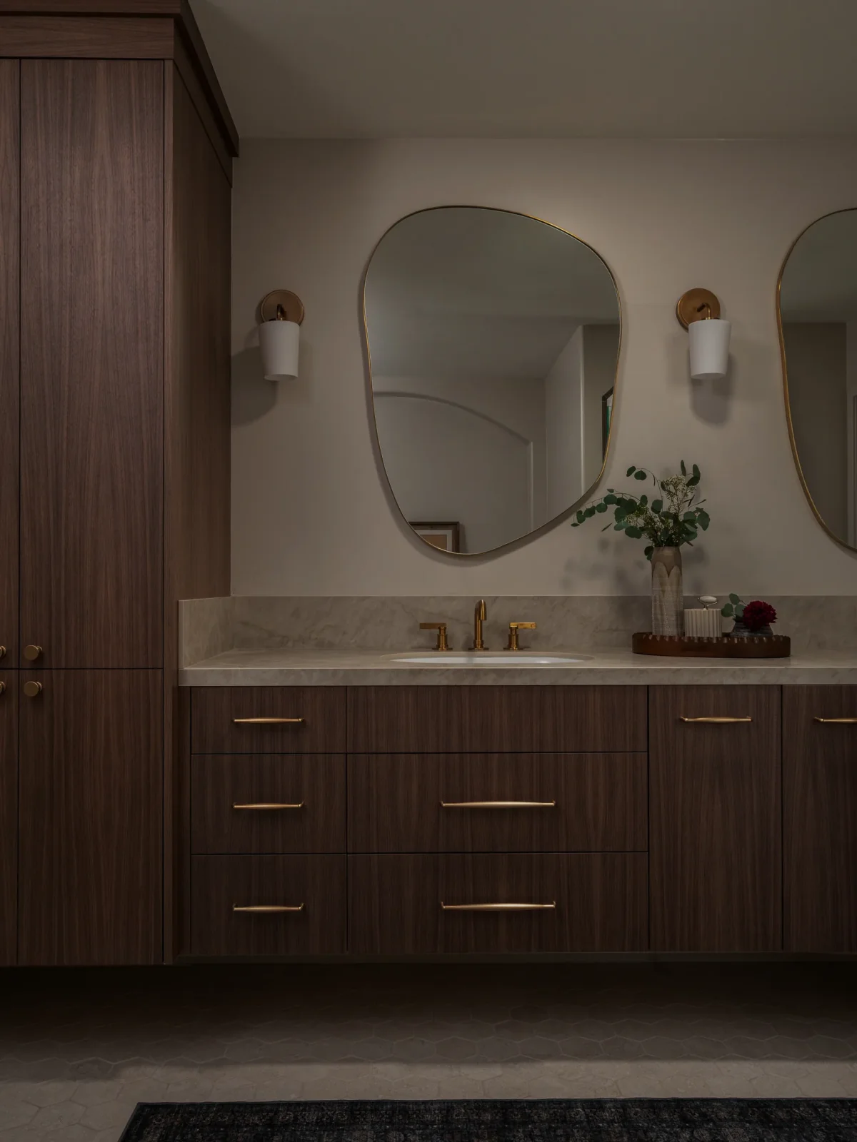 Double vanity — Bay Ho