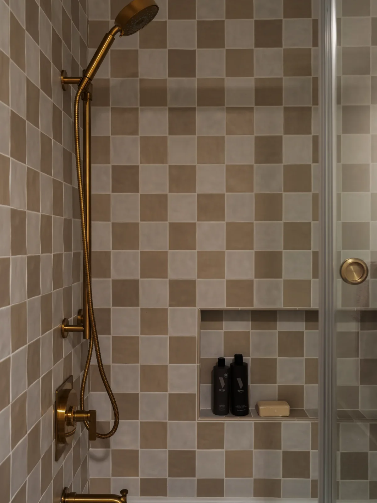 Checkerboard shower — Bay Ho