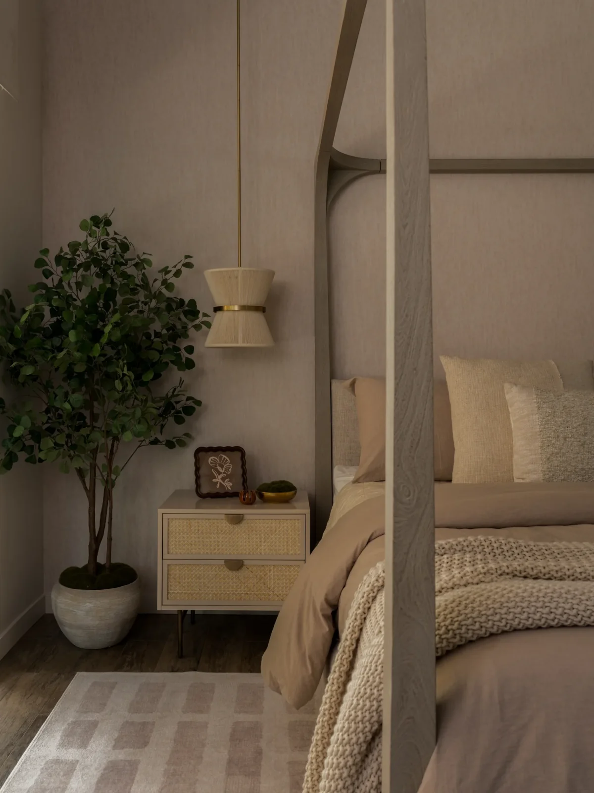 The canopy room — Lakeside
